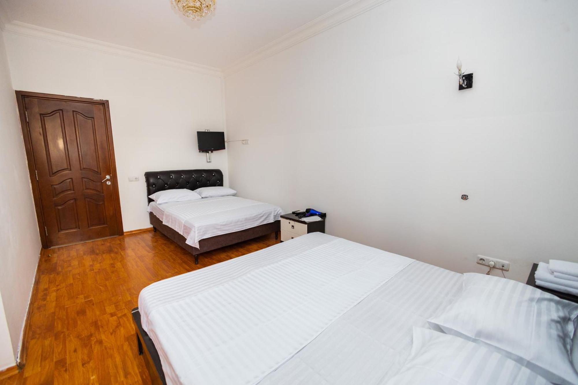 Yan Hotel Єреван Екстер'єр фото