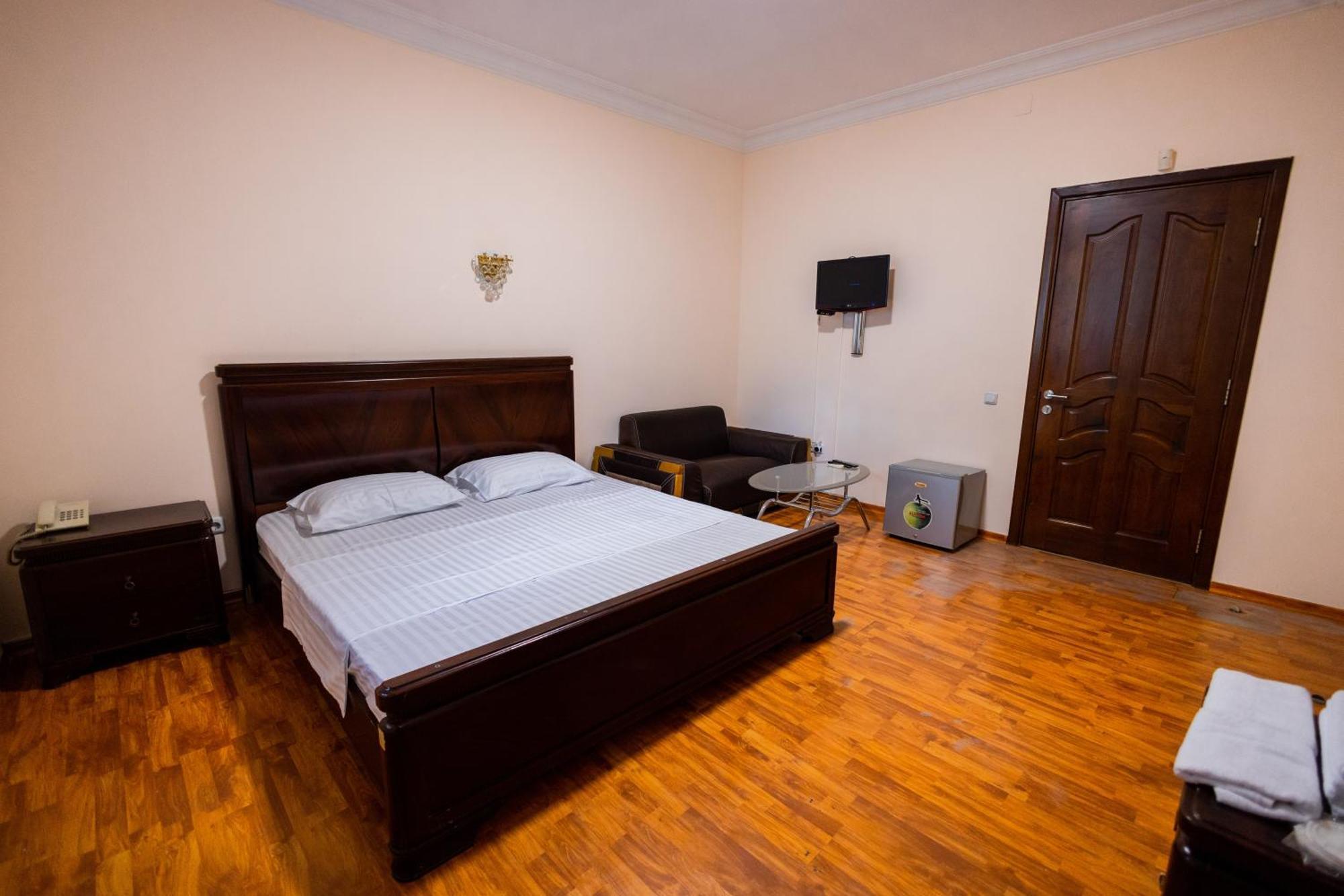 Yan Hotel Єреван Екстер'єр фото