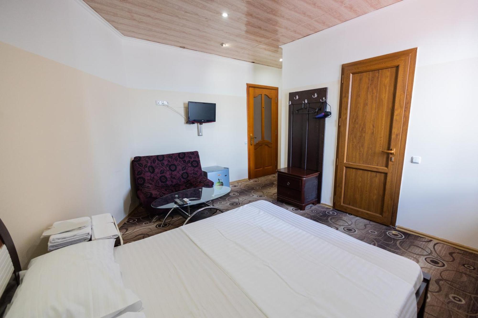 Yan Hotel Єреван Екстер'єр фото