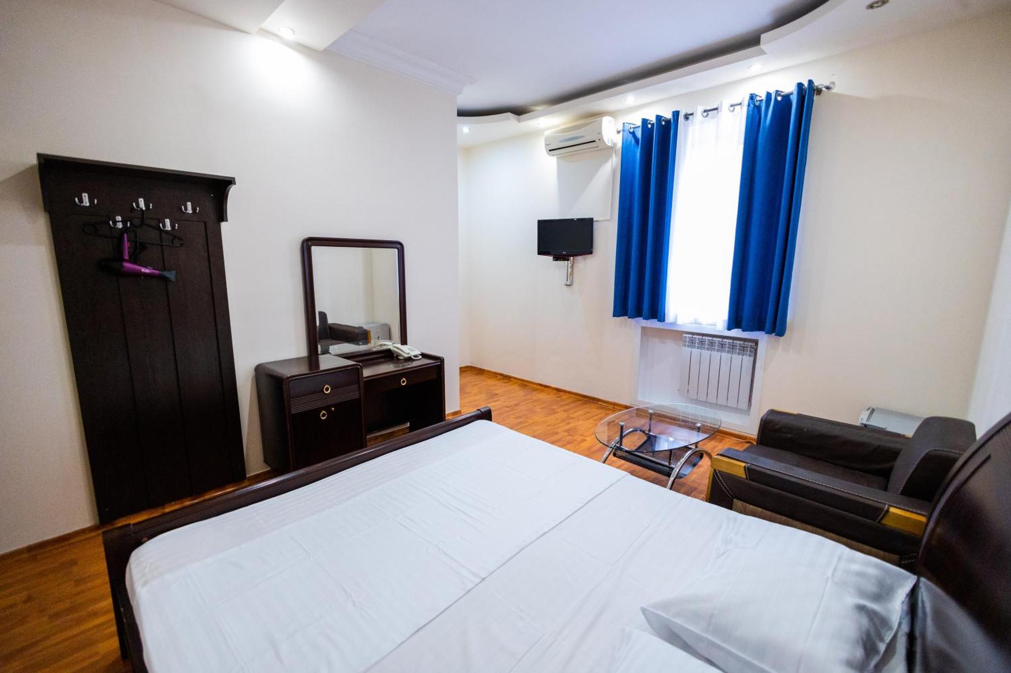 Yan Hotel Єреван Екстер'єр фото