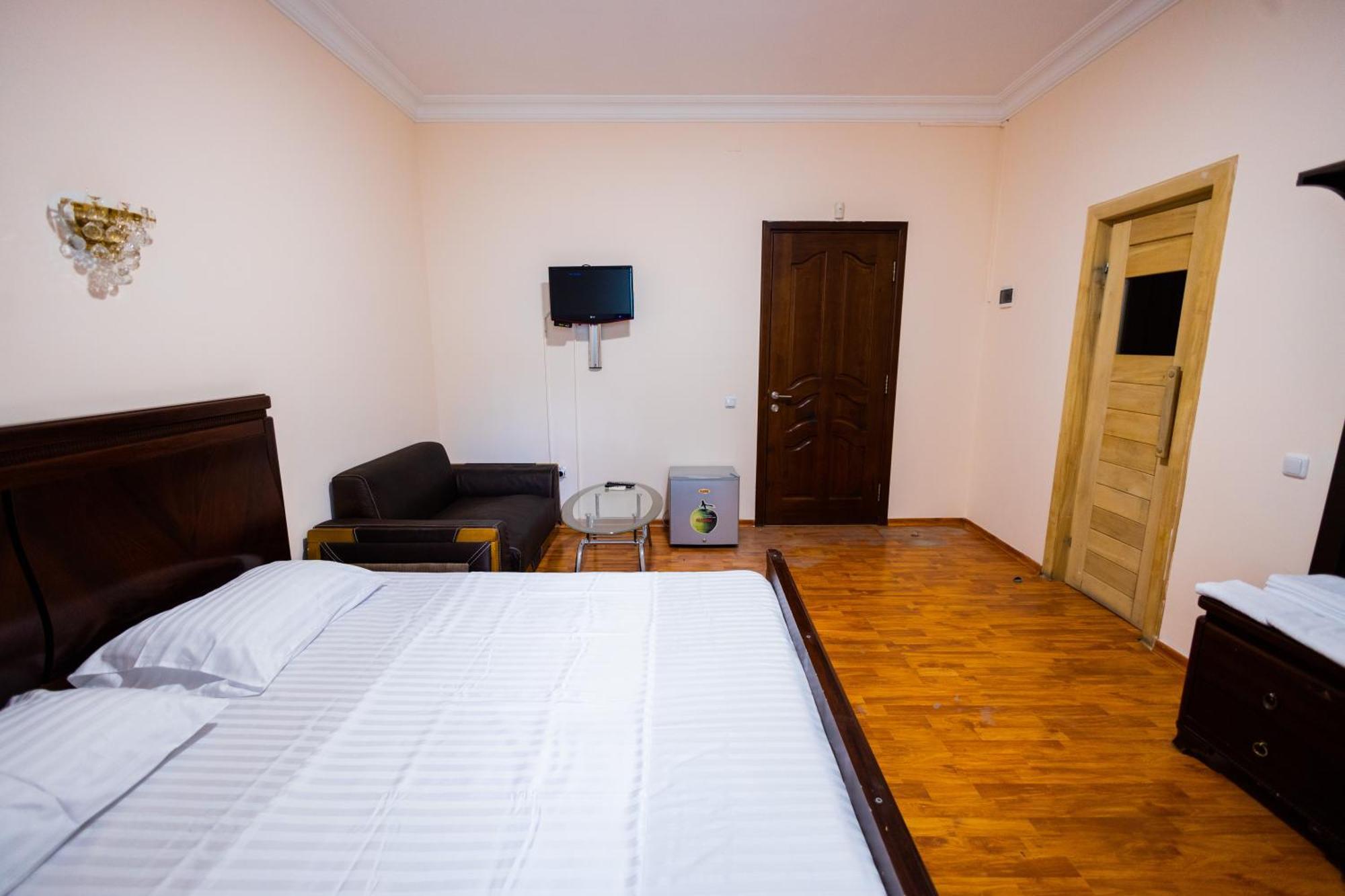Yan Hotel Єреван Екстер'єр фото