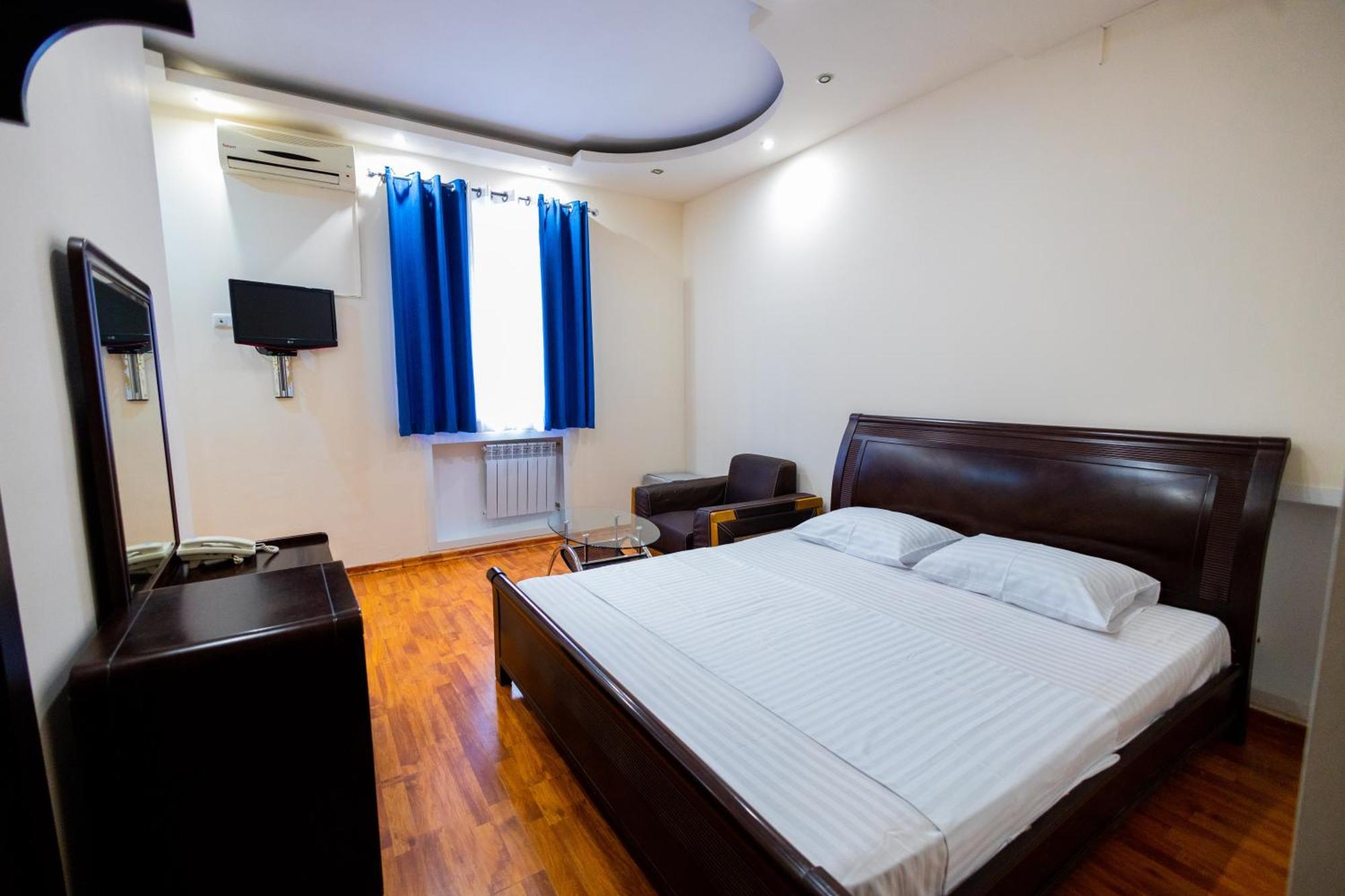 Yan Hotel Єреван Екстер'єр фото