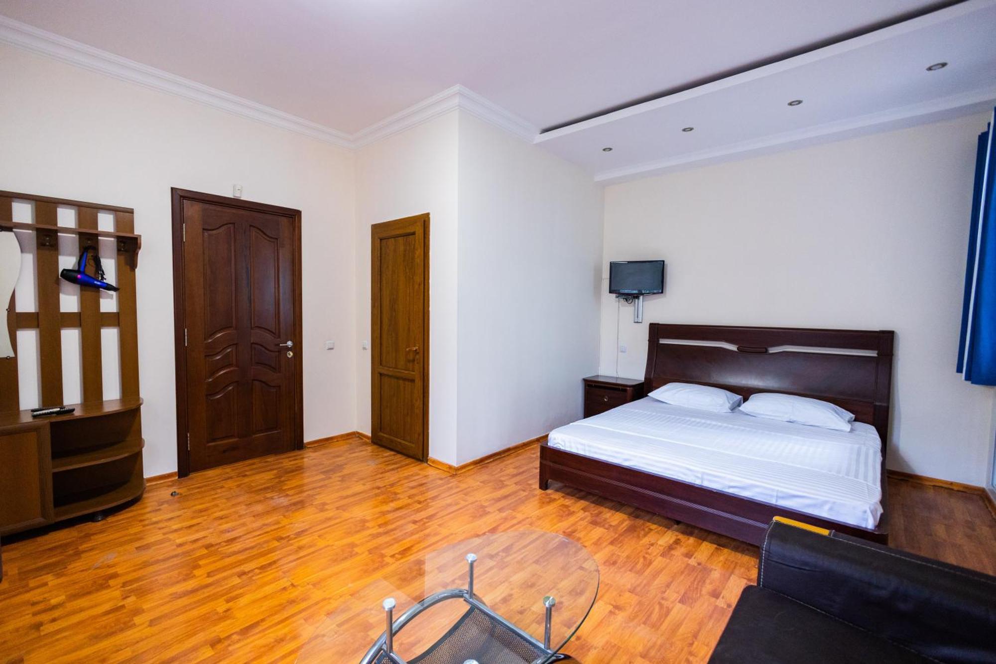 Yan Hotel Єреван Екстер'єр фото