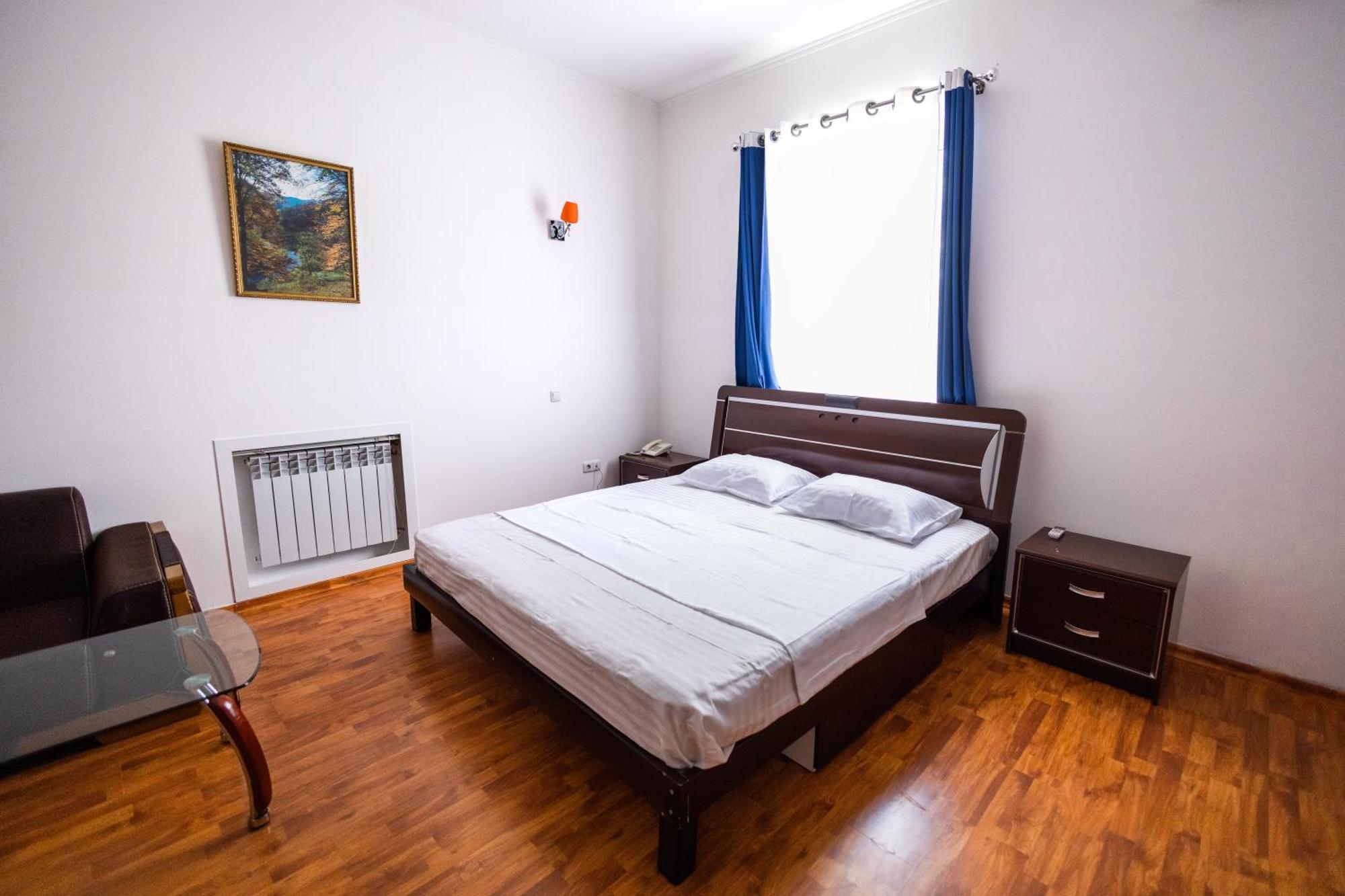 Yan Hotel Єреван Екстер'єр фото