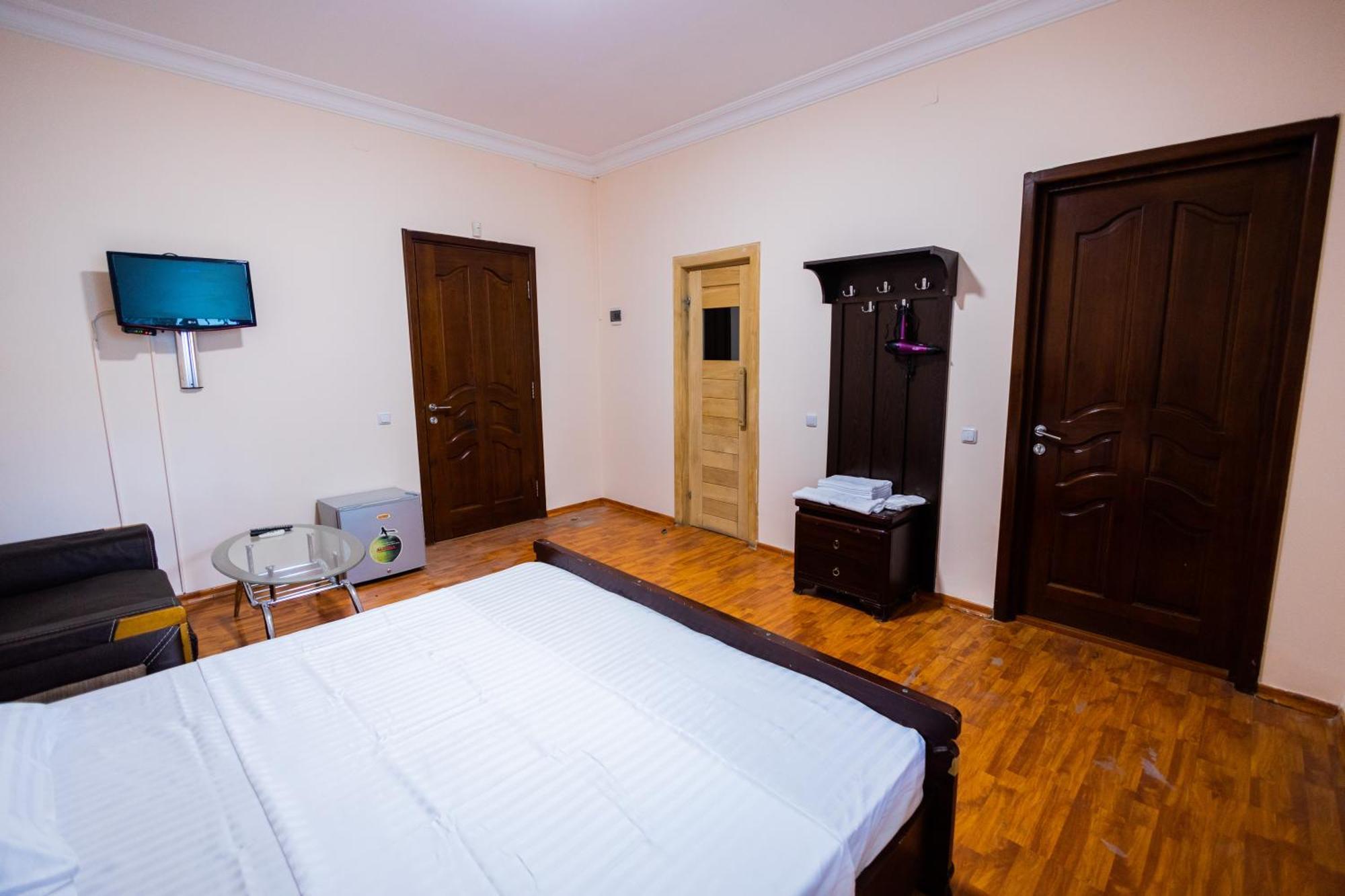 Yan Hotel Єреван Екстер'єр фото