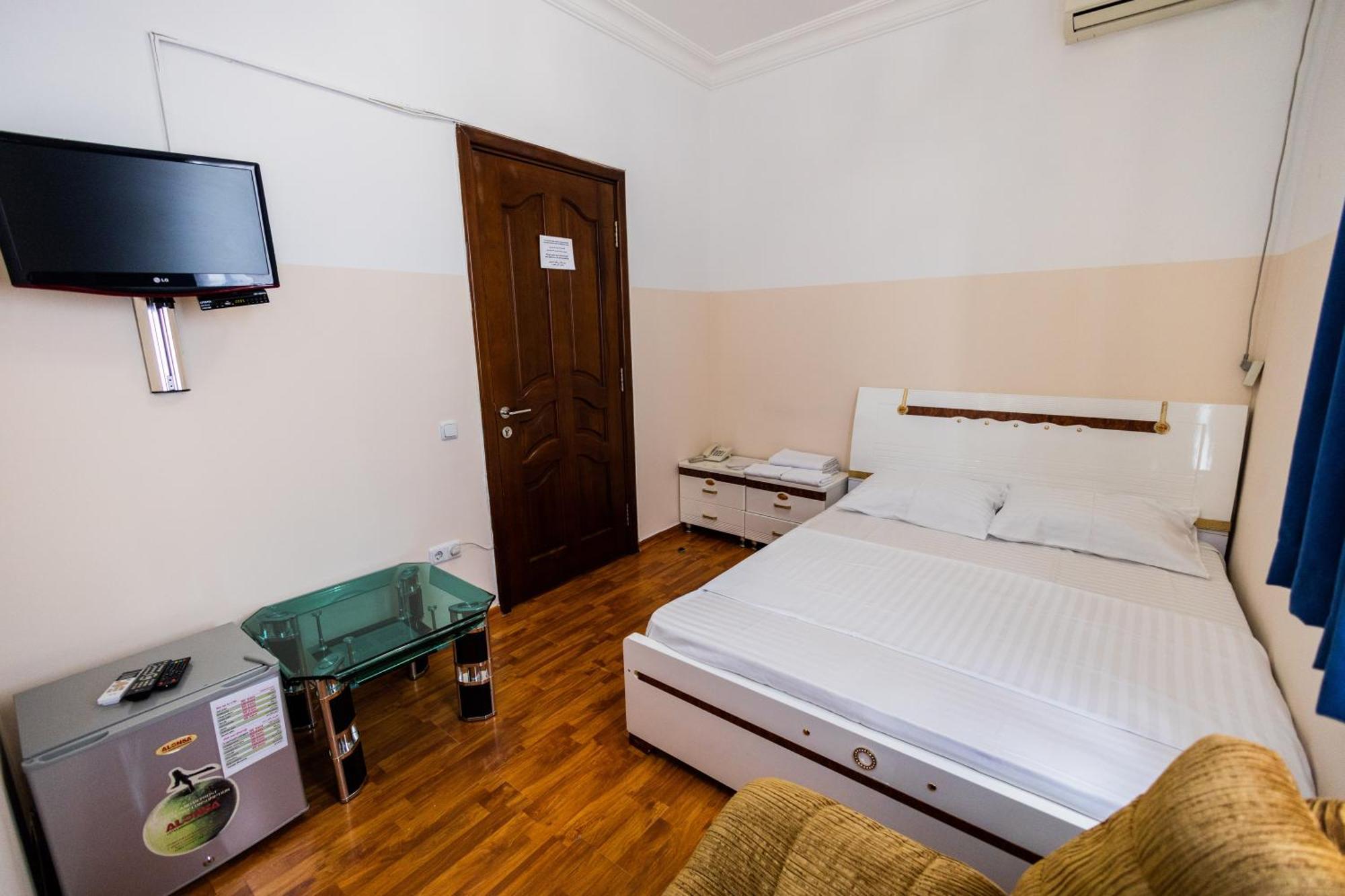 Yan Hotel Єреван Екстер'єр фото